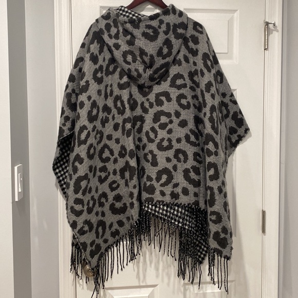 Michael Stars Leopard Print zip up poncho with fringes O/S - Picture 5 of 6